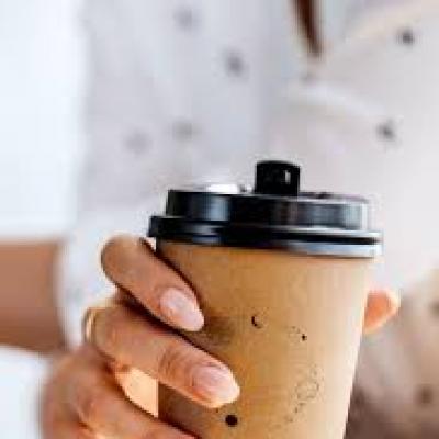 Tại sao nắp ly cà phê lại có lỗ và 42 điều thú vị khác